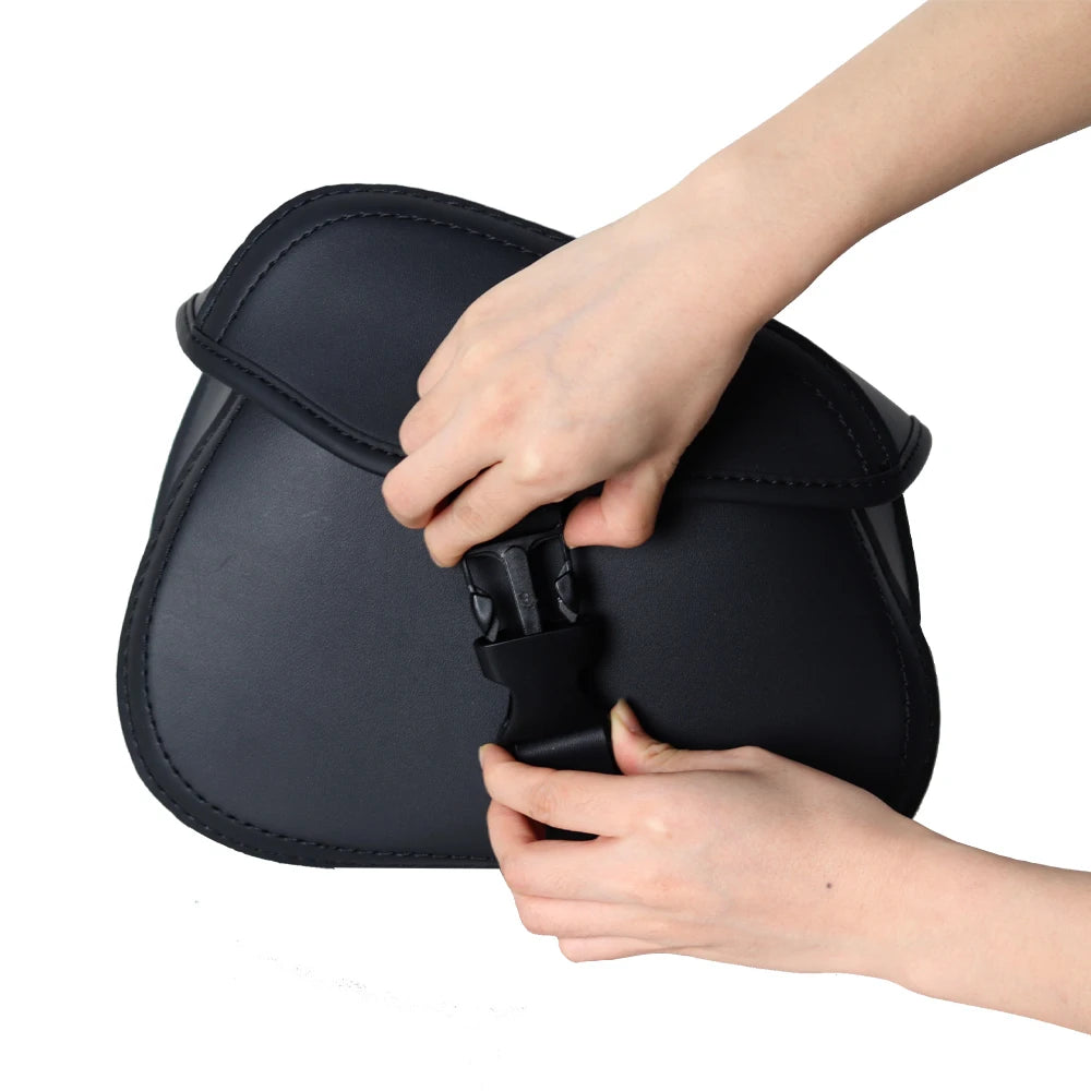 Durable motorcycle saddlebags with secure closure system
